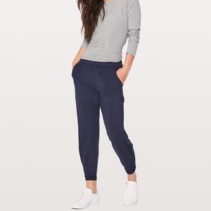Lululemon twisted & tucked navy joggers size 4